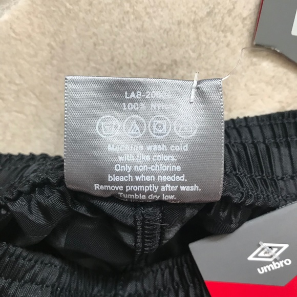 NEW Umbro Soccer Shorts Black Check Kids XXS - Picture 5 of 8